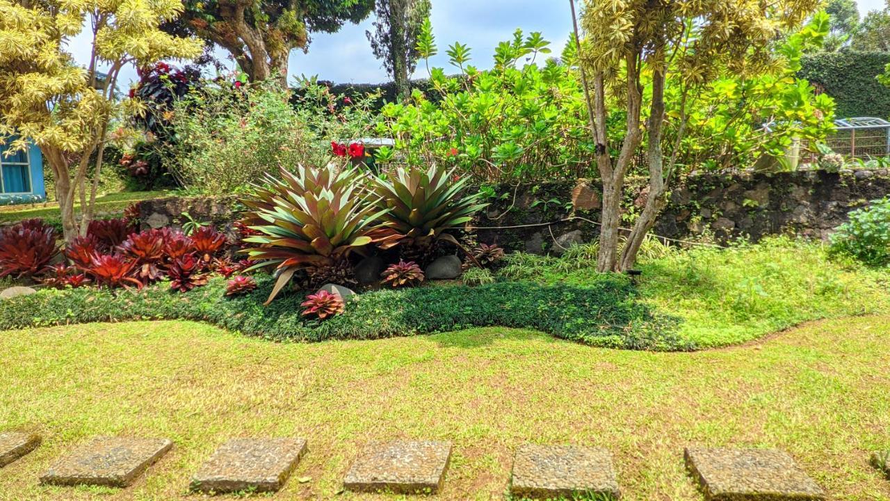 Garden Villas Cipanas Sindanglaya Exterior photo